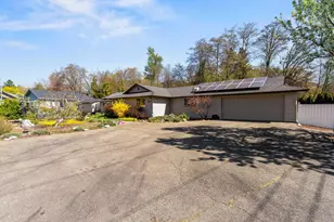 620 NW Morgan Ln, Grants Pass, OR 97526 - Photo 24