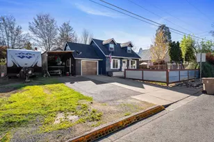 1037 Vista Dr, Grants Pass, OR 97527 - Photo 6