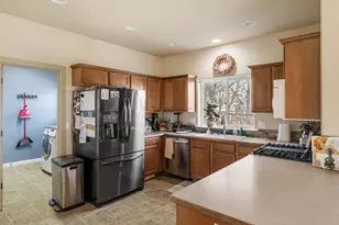 21266 Capella Pl, Bend, OR 97702 - Photo 6