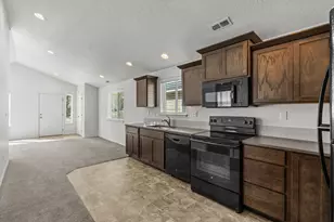 858 N Trinity Way, Sisters, OR 97759 - Photo 10