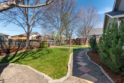 584 Barton Road, Eagle Point, OR 97524 - Photo 4