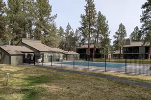 813 E Desperado Trail, Sisters, OR 97759 - Photo 2