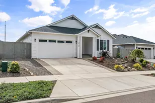 3844 Arena Dr, Medford, OR 97504 - Photo 4