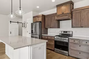 3844 Arena Dr, Medford, OR 97504 - Photo 8