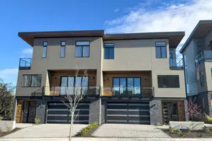 207 SW Log Ct, Bend, OR 97702 - Photo 2