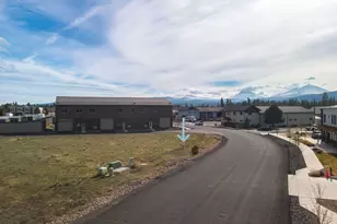 221 E Sun Ranch Dr, Sisters, OR 97759 - Photo 1