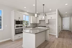 1135 Pumpkin Ridge Dr, Eagle Point, OR 97524 - Photo 6