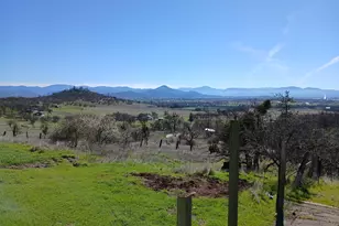 1360 W Linn Rd, Eagle Point, OR 97524 - Photo 8