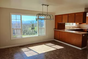 1360 W Linn Rd, Eagle Point, OR 97524 - Photo 12