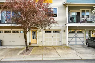 221 Cherry Bark Ln, Medford, OR 97501 - Photo 2