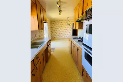 1755 S Peach Street, Medford, OR 97501 - Photo 8