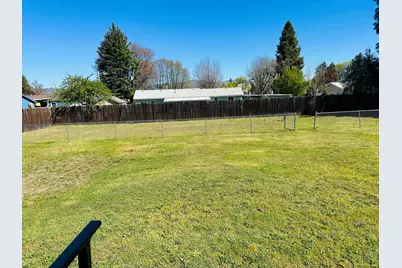 1755 S Peach Street, Medford, OR 97501 - Photo 18