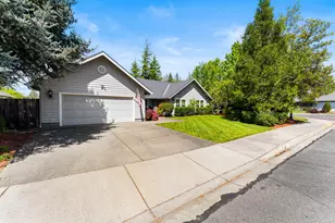 1206 Devonshire Way, Grants Pass, OR 97527 - Photo 2