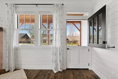 608 S Birch Street, Sisters, OR 97759 - Photo 4