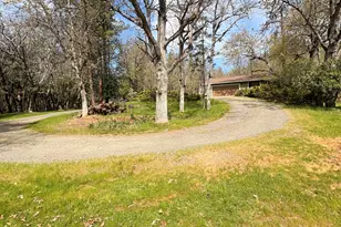 15 Twin Oaks Rd, Jacksonville, OR 97530 - Photo 4