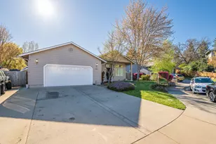 1711 Blue Moon Ln, Grants Pass, OR 97527 - Photo 2