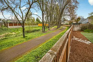 2409 Greenbrook Dr, Medford, OR 97504 - Photo 24