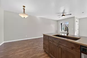 3135 SW 28th St, Redmond, OR 97756 - Photo 8