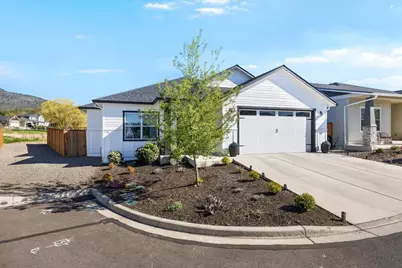 2586 Tiffin Way, Medford, OR 97504 - Photo 2