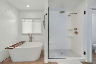 19056 NW Mount Shasta Dr, Bend, OR 97703 - Photo 24