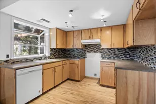 338 Joseph St, Central Point, OR 97502 - Photo 8