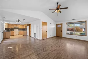 338 Joseph St, Central Point, OR 97502 - Photo 6