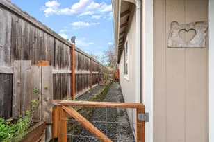 962 Crest Dr, Central Point, OR 97502 - Photo 28