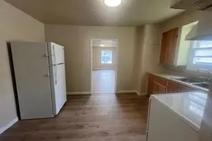 840 W Stewart Ave, Medford, OR 97501 - Photo 2