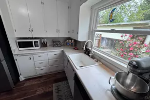 736 NW 3rd St, Grants Pass, OR 97526 - Photo 32