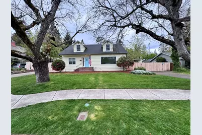 736 NW 3rd Street, Grants Pass, OR 97526 - Photo 2