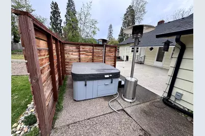 736 NW 3rd Street, Grants Pass, OR 97526 - Photo 18