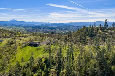 200 Mount Castle Drive, Eagle Point, OR 97524 - Photo 12