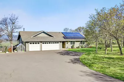 200 Mount Castle Drive, Eagle Point, OR 97524 - Photo 2