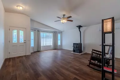 3285 Blackthorn Way, Medford, OR 97504 - Photo 4