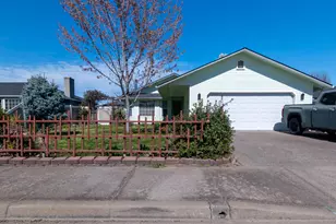 3285 Blackthorn Way, Medford, OR 97504 - Photo 2