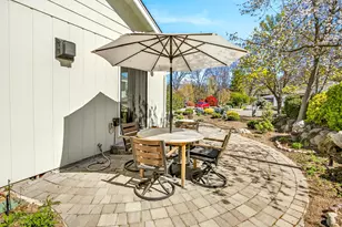 1057 Oak Knoll Dr, Ashland, OR 97520 - Photo 6
