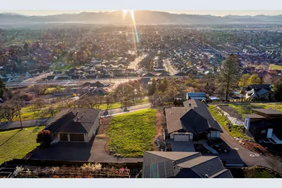 3258 Annapolis Drive, Medford, OR 97504 - Photo 6