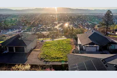 3258 Annapolis Drive, Medford, OR 97504 - Photo 2