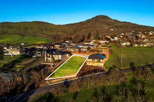 3258 Annapolis Dr, Medford, OR 97504 - Photo 1