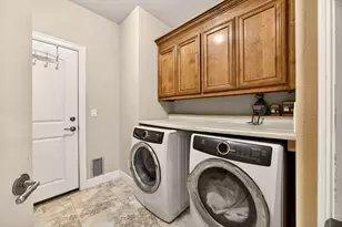 692 Vansant St, Ashland, OR 97520 - Photo 36