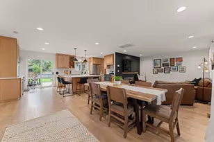 417 NW Midland Ave, Grants Pass, OR 97526 - Photo 4