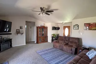 5556 State St, Klamath Falls, OR 97603 - Photo 4