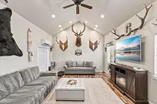 135 Candice Ct, Medford, OR 97504 - Photo 14