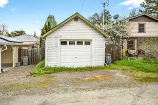 131 4th St, Ashland, OR 97520 - Photo 48