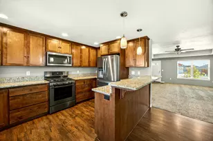 3851 Vly Mdws Dr, White City, OR 97503 - Photo 10