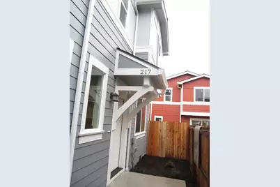215 S C Street, Phoenix, OR 97535 - Photo 2