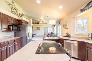 185 Starflower Way, Merlin, OR 97532 - Photo 12
