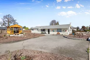 2987 Delta Waters Rd, Medford, OR 97504 - Photo 10