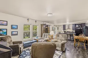 395 S Livingston Way, Grants Pass, OR 97526 - Photo 10