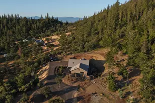 693 Ironwood Dr, Eagle Point, OR 97524 - Photo 4